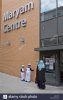 muslim-women-and-children-at-maryam-centre-and-womens-entrance-to-J9MCNF.jpg