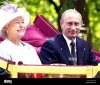 russian-president-vladimir-putin-rides-back-to-buckingham-palace-with-B3P33T.jpg