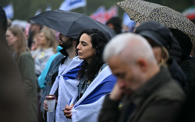 People react as they attend an event with members of the UK Jewish community in Hyde Park, central London on October 6, 2024, to mark the one-year anniversary of the October 7, 2023 attack by Hamas in Israel. (JUSTIN TALLIS / AFP)